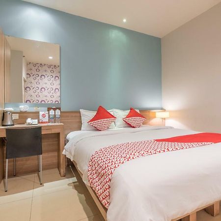 Aswin Hotel And Spa Makassar Exteriör bild