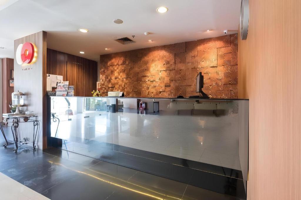Aswin Hotel And Spa Makassar Exteriör bild
