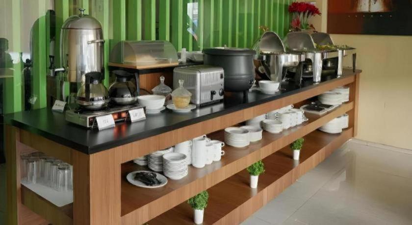 Aswin Hotel And Spa Makassar Exteriör bild