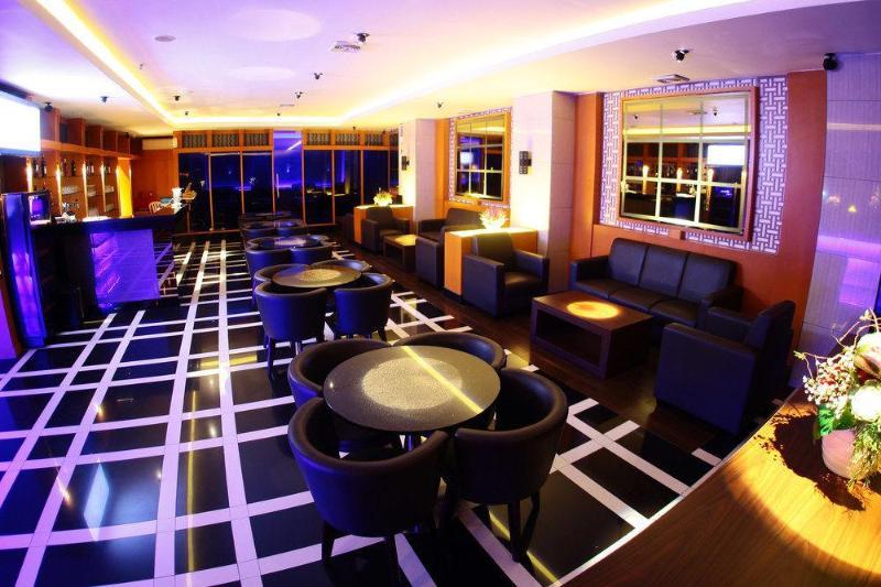 Aswin Hotel And Spa Makassar Exteriör bild