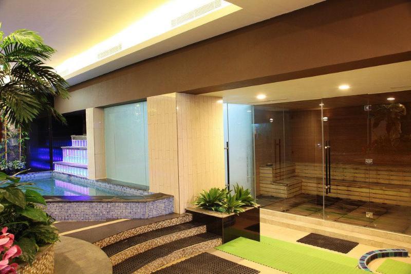 Aswin Hotel And Spa Makassar Exteriör bild