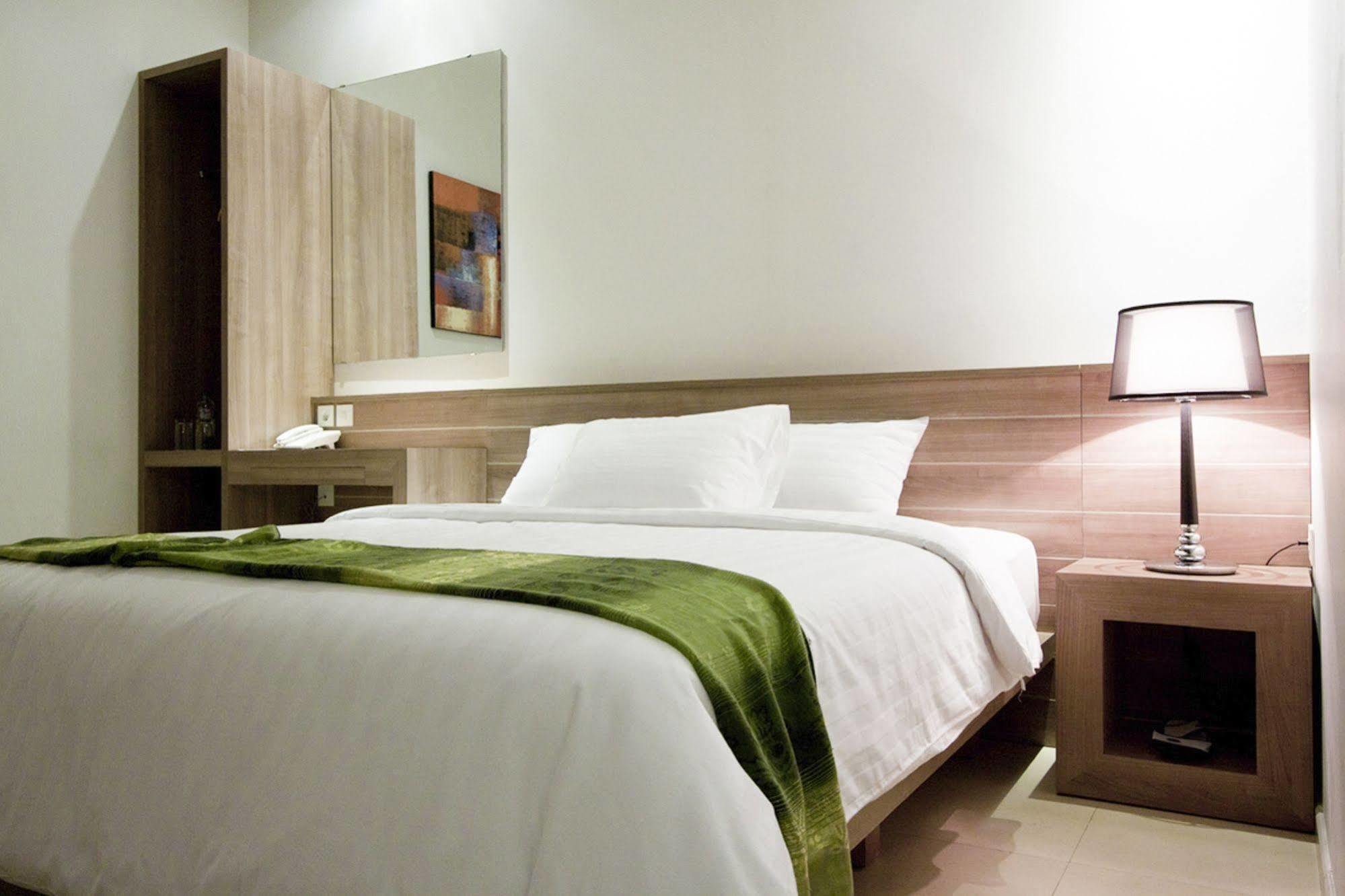 Aswin Hotel And Spa Makassar Exteriör bild