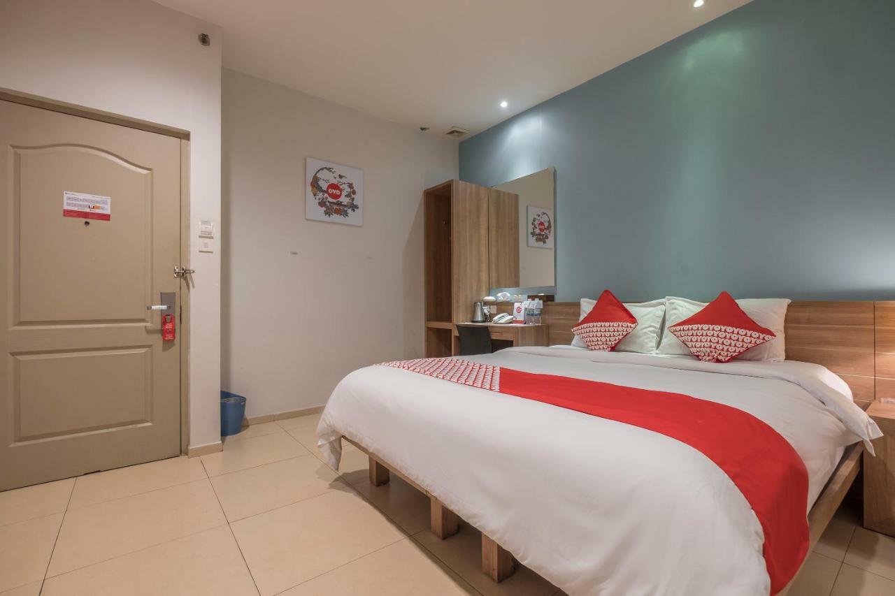 Aswin Hotel And Spa Makassar Exteriör bild