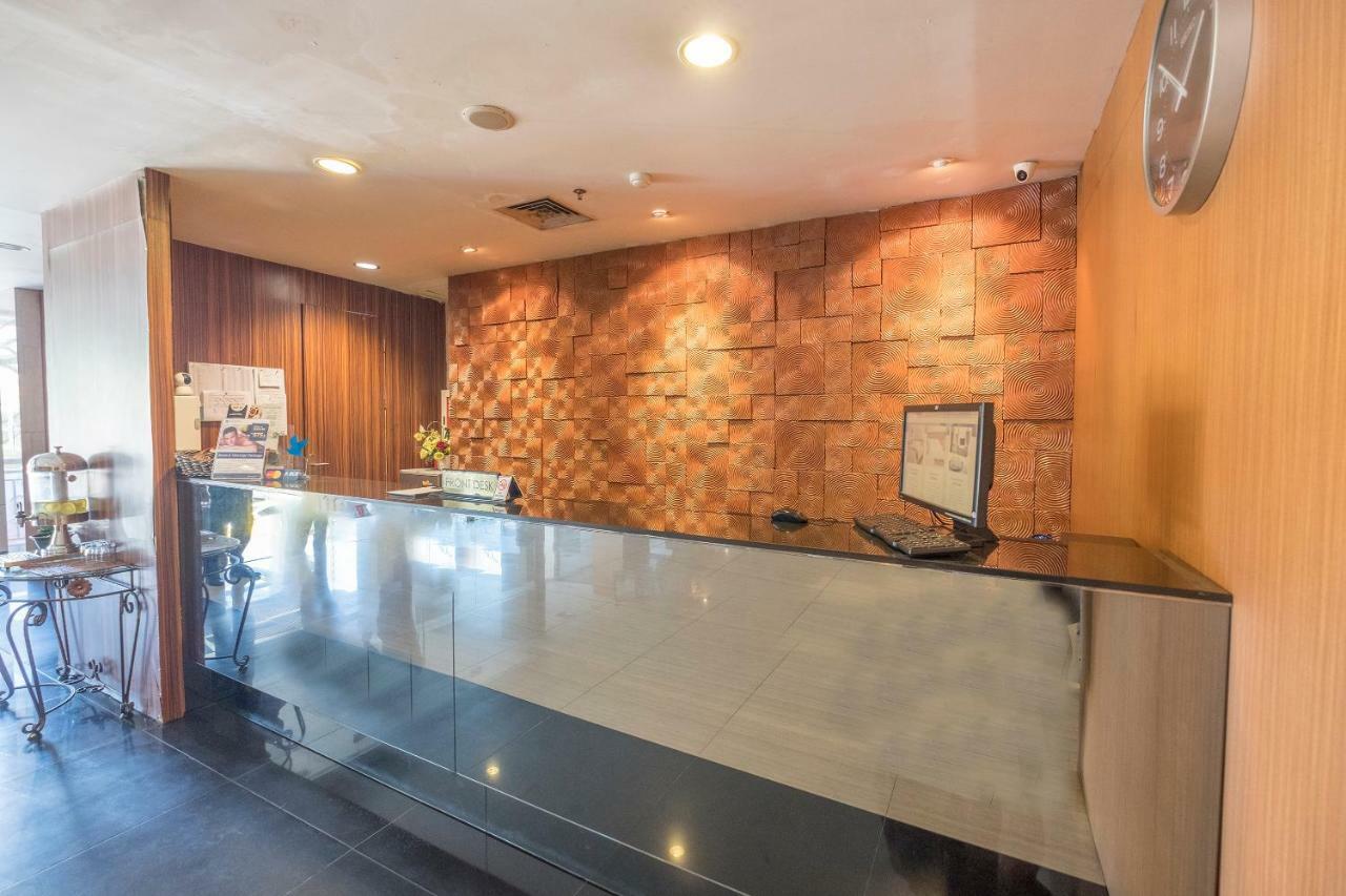 Aswin Hotel And Spa Makassar Exteriör bild